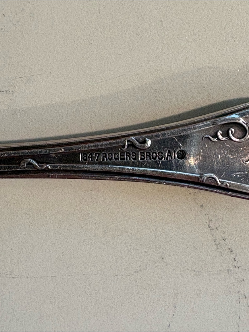 Antique 1847 Rogers Bros silver plated Berry spoon serving spoon - Picture 3 of 3